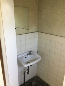 ヤマキビル１０２号トイレ洗面 ネット用.JPG